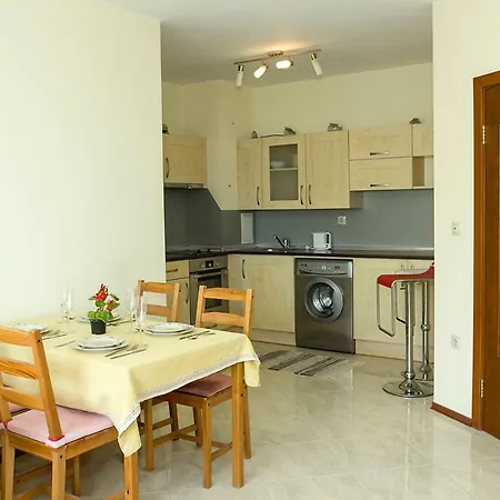 Gardens By The Sea - Relaxing 1bd, Parking + View Варна