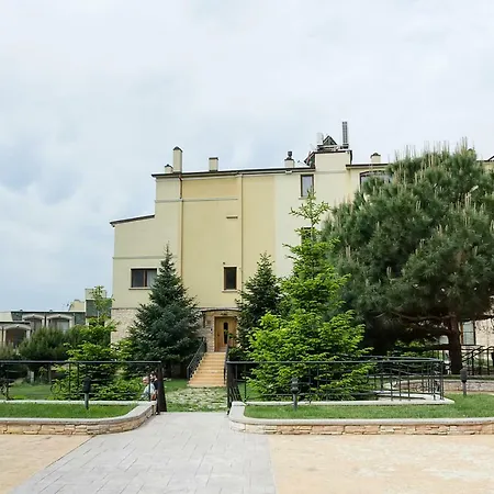 Gardens By The Sea - Relaxing 1bd, Parking + View Варна