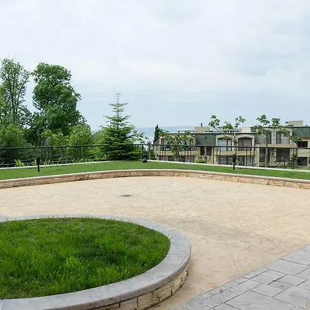 Апартаменты Gardens By The Sea - Relaxing 1bd, Parking + View Варна