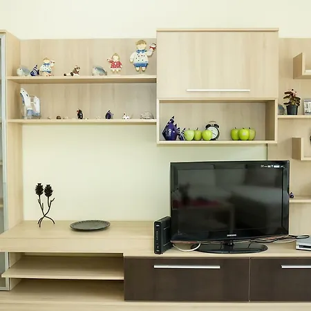 Gardens By The Sea - Relaxing 1bd, Parking + View Варна
