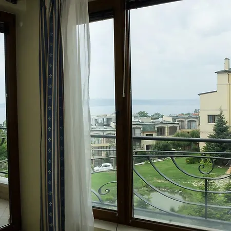 Gardens By The Sea - Relaxing 1bd, Parking + View Apartment *
