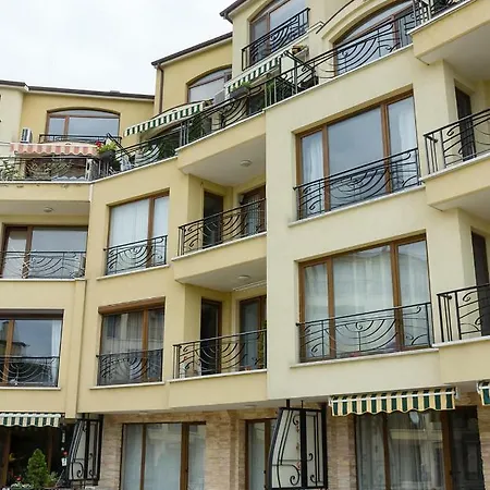 Gardens By The Sea - Relaxing 1bd, Parking + View Varna