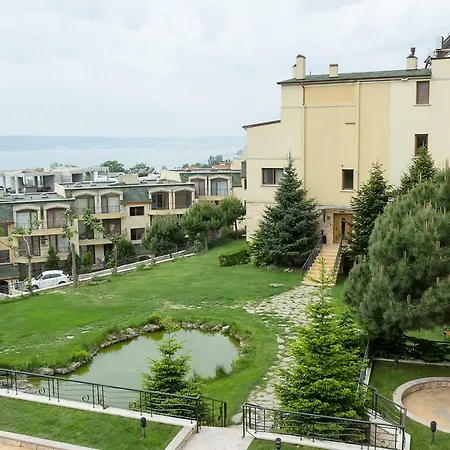 Gardens By The Sea - Relaxing 1bd, Parking + View *